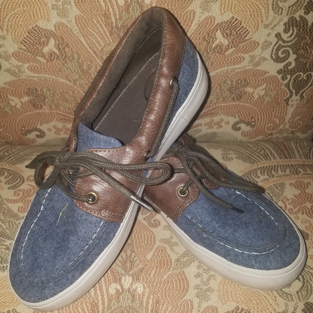 Old navy boat shoes boys size 4